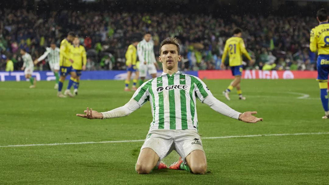 ریاڵ بیتیس سەركەوتنی بەرامبەر لاس پاڵماس نووسییەوە